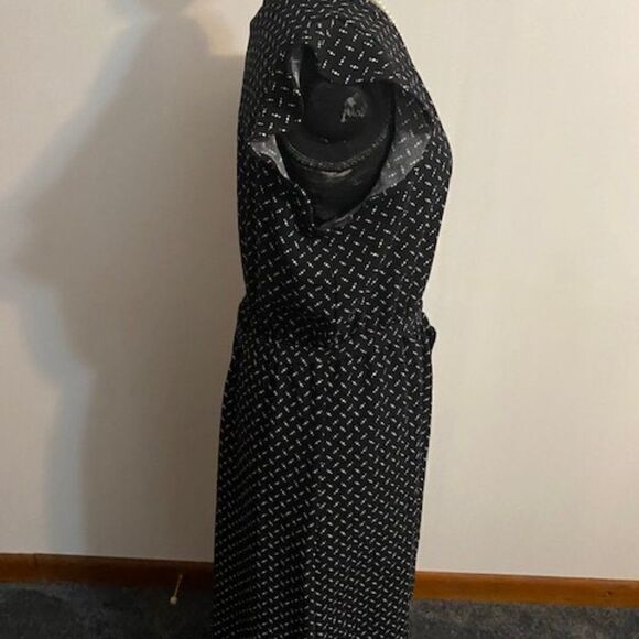 Ann Taylor Factory Black/White Polka Dot Flutter sleeves dress, size L - Picture 4 of 5